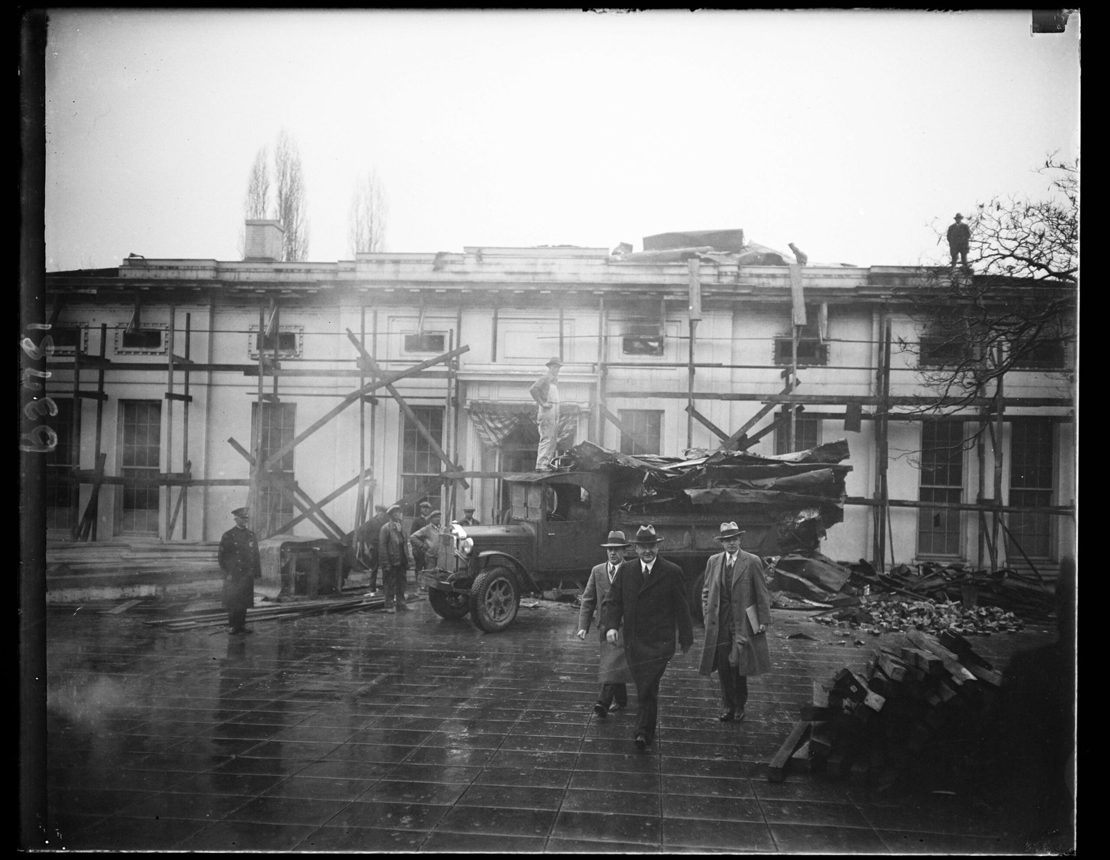The White House: Surviving Fire and War (image credits: wikimedia)