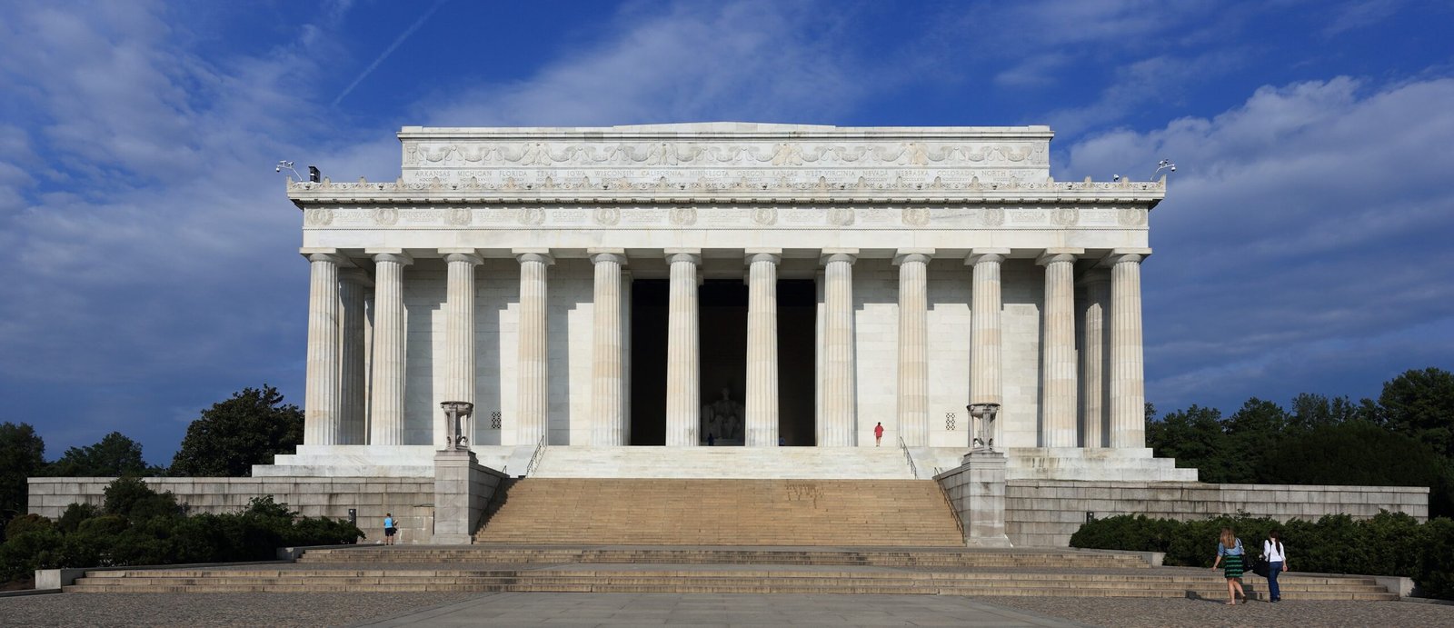 The Lincoln Memorial: A Mistake Set in Stone (image credits: wikimedia)