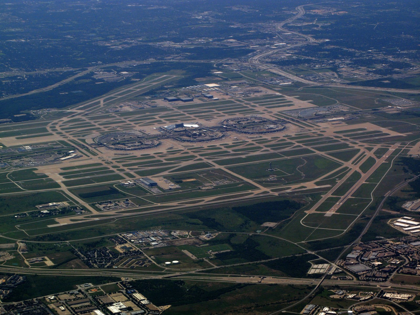 7. Dallas/Fort Worth International Airport (DFW) — Texas, USA (image credits: wikimedia)