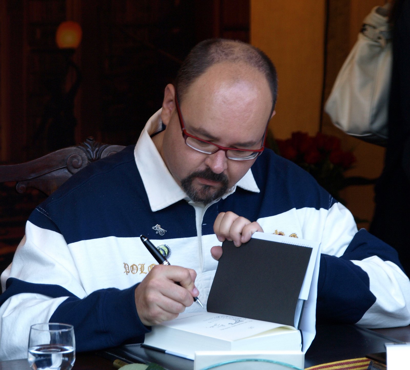 The Shadow of the Wind – Carlos Ruiz Zafón (image credits: wikimedia)