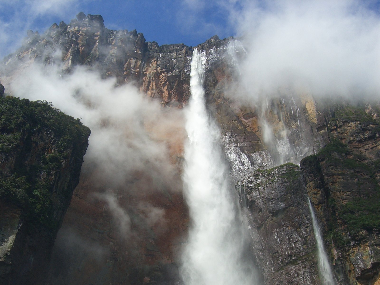 Angel Falls, Venezuela (image credits: wikimedia)