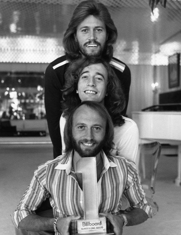 Saturday Night Fever (1977) – Bee Gees & Various Artists (image credits: wikimedia)