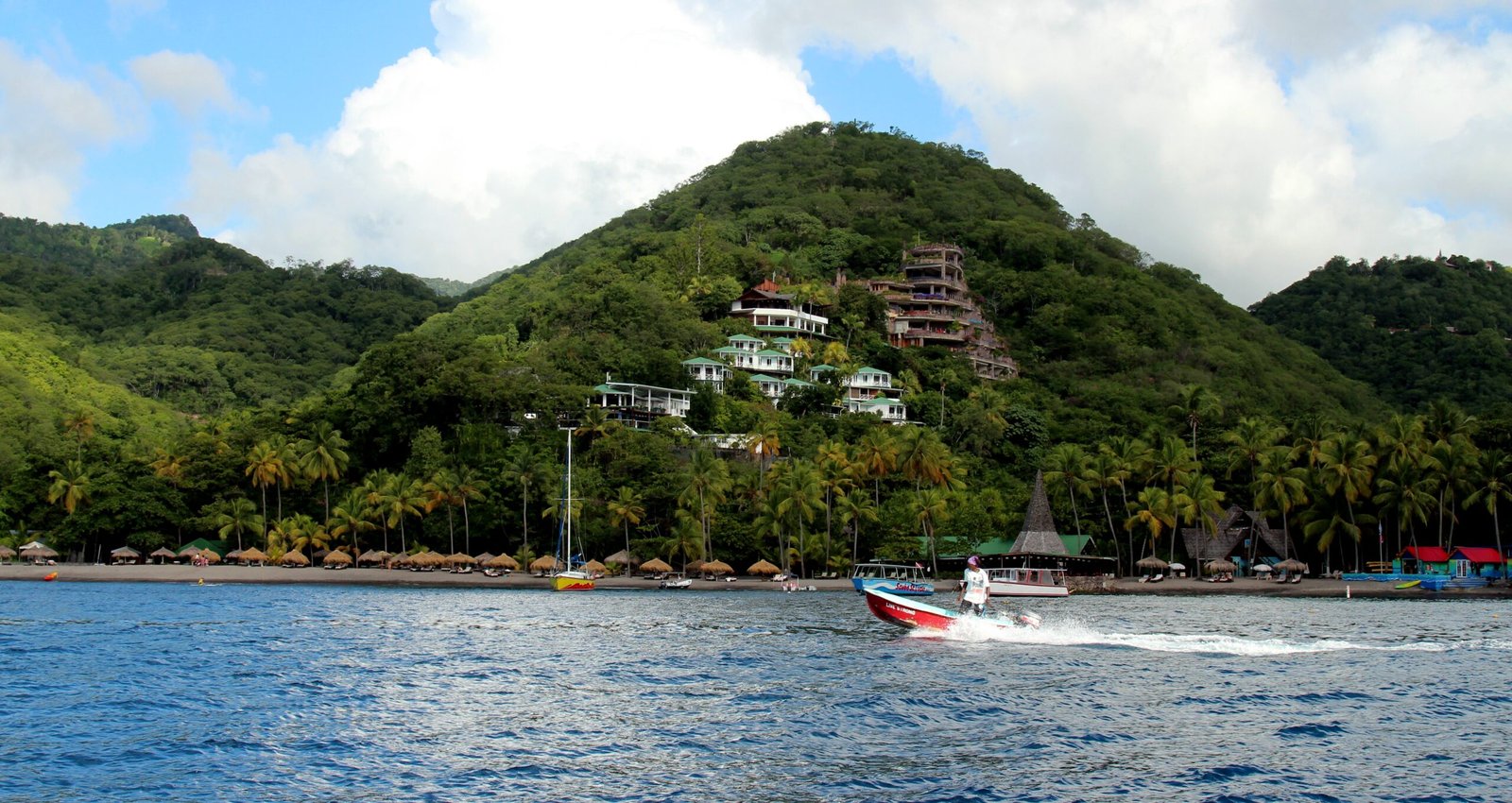 Jade Mountain, St. Lucia (image credits: wikimedia)