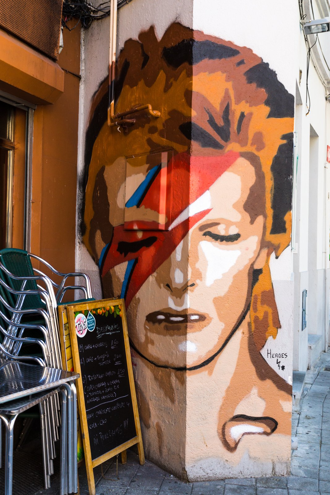 David Bowie – Aladdin Sane (1973) (image credits: wikimedia)