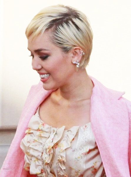 Miley Cyrus – Pop to Rock/Alternative (image credits: wikimedia)
