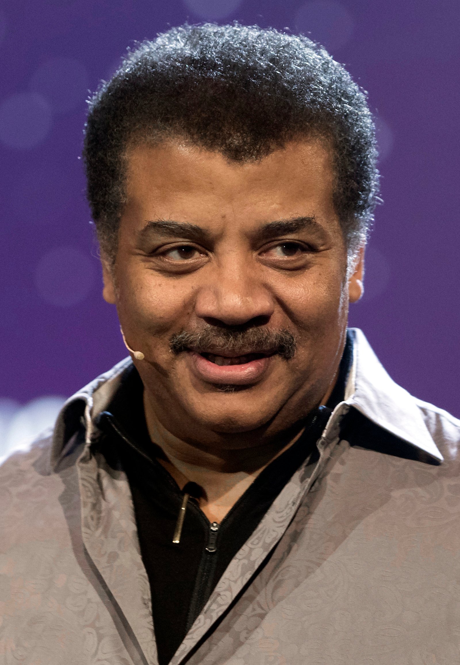 Astrophysics for People in a Hurry by Neil deGrasse Tyson (image credits: wikimedia)
