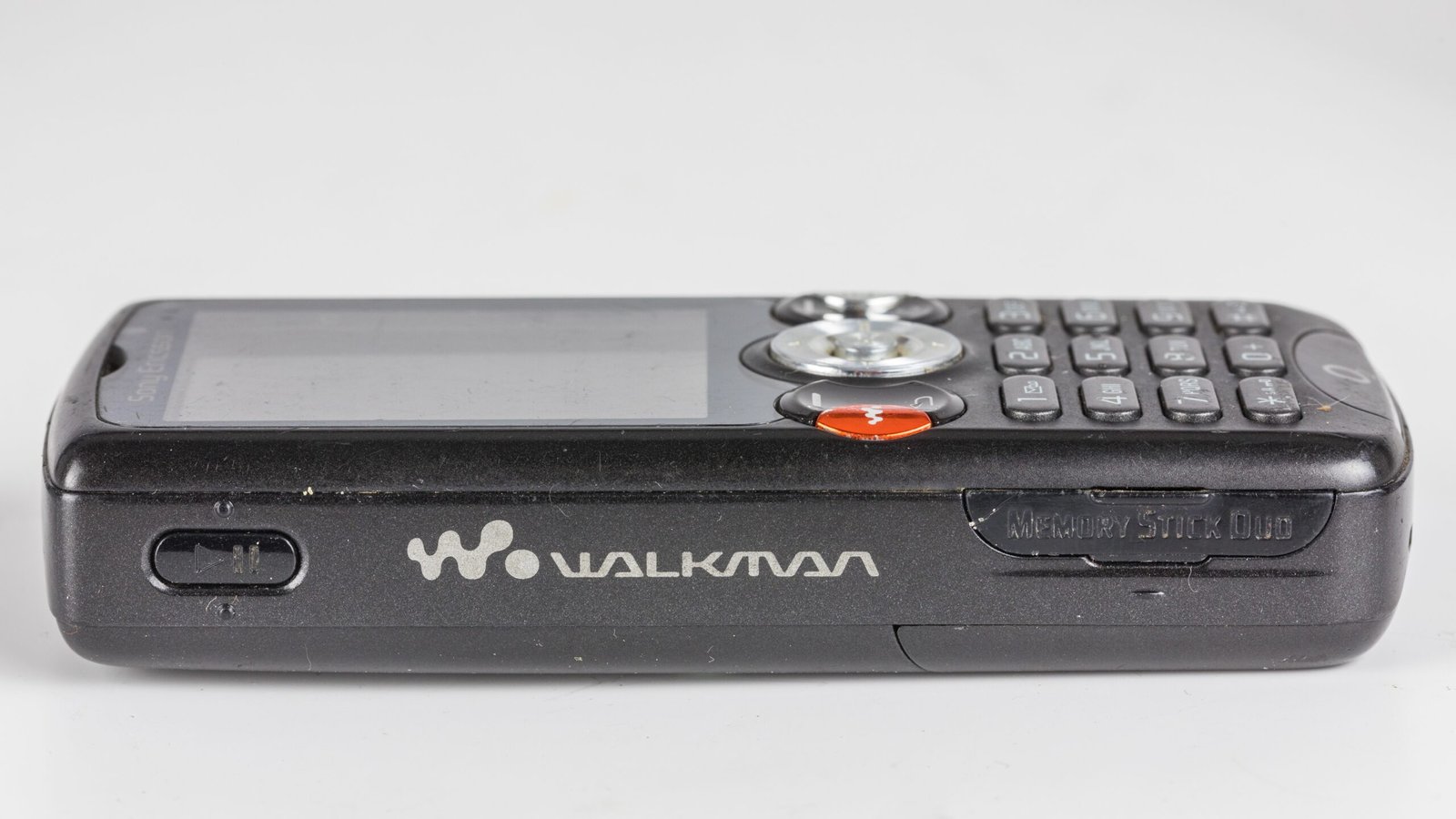 The 2000s: The Ringtone Craze Shortens Everything (image credits: wikimedia)