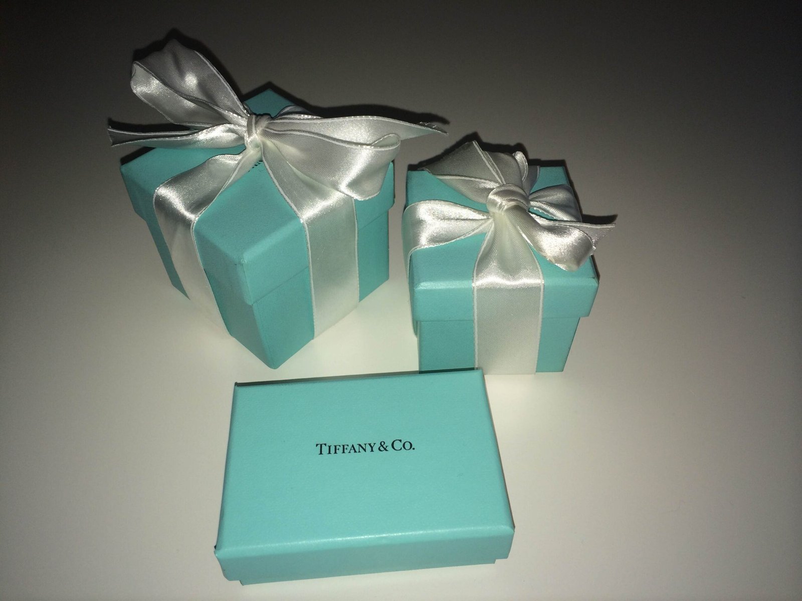 Tiffany & Co.: Blue Boxes and Big Dreams (image credits: wikimedia)
