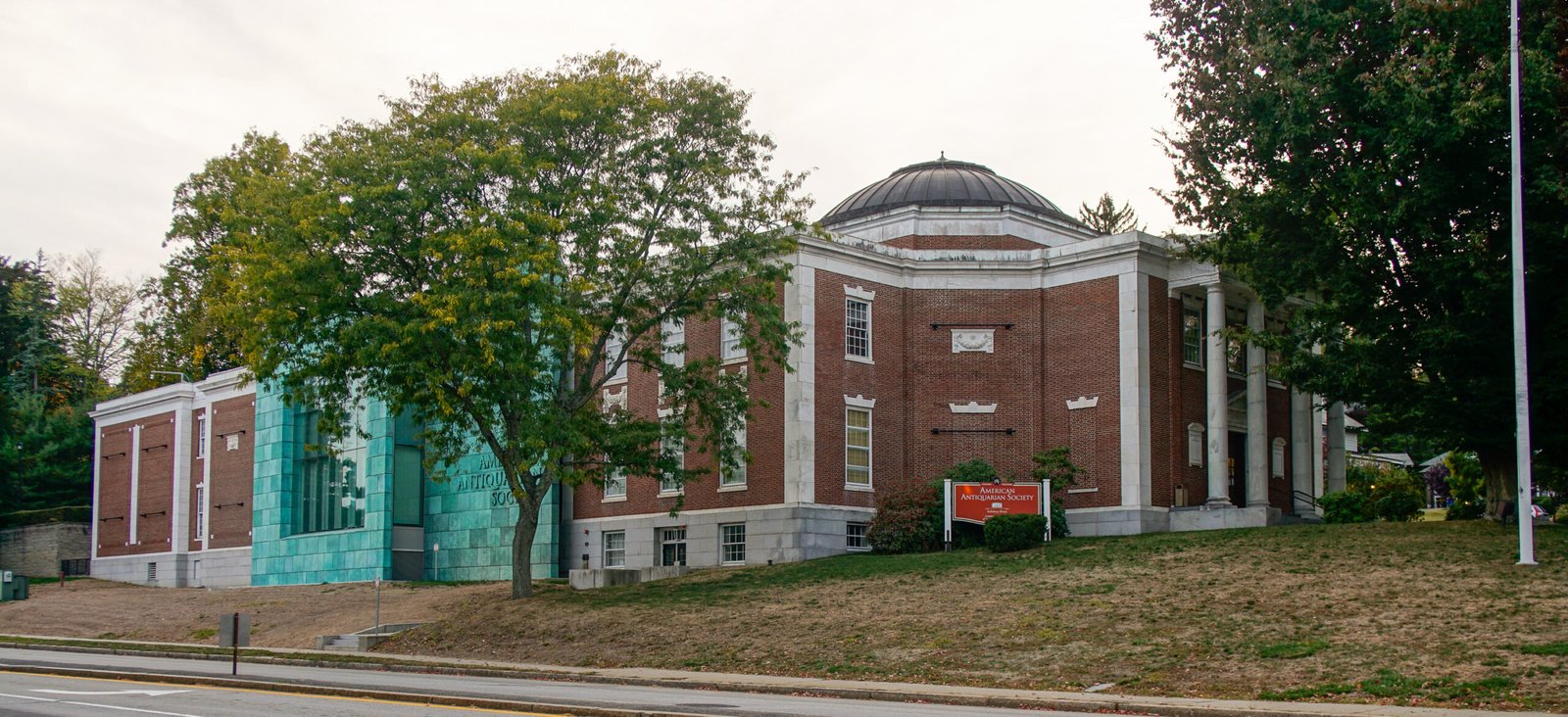 The American Antiquarian Society: Time Capsule of Early America (image credits: wikimedia)