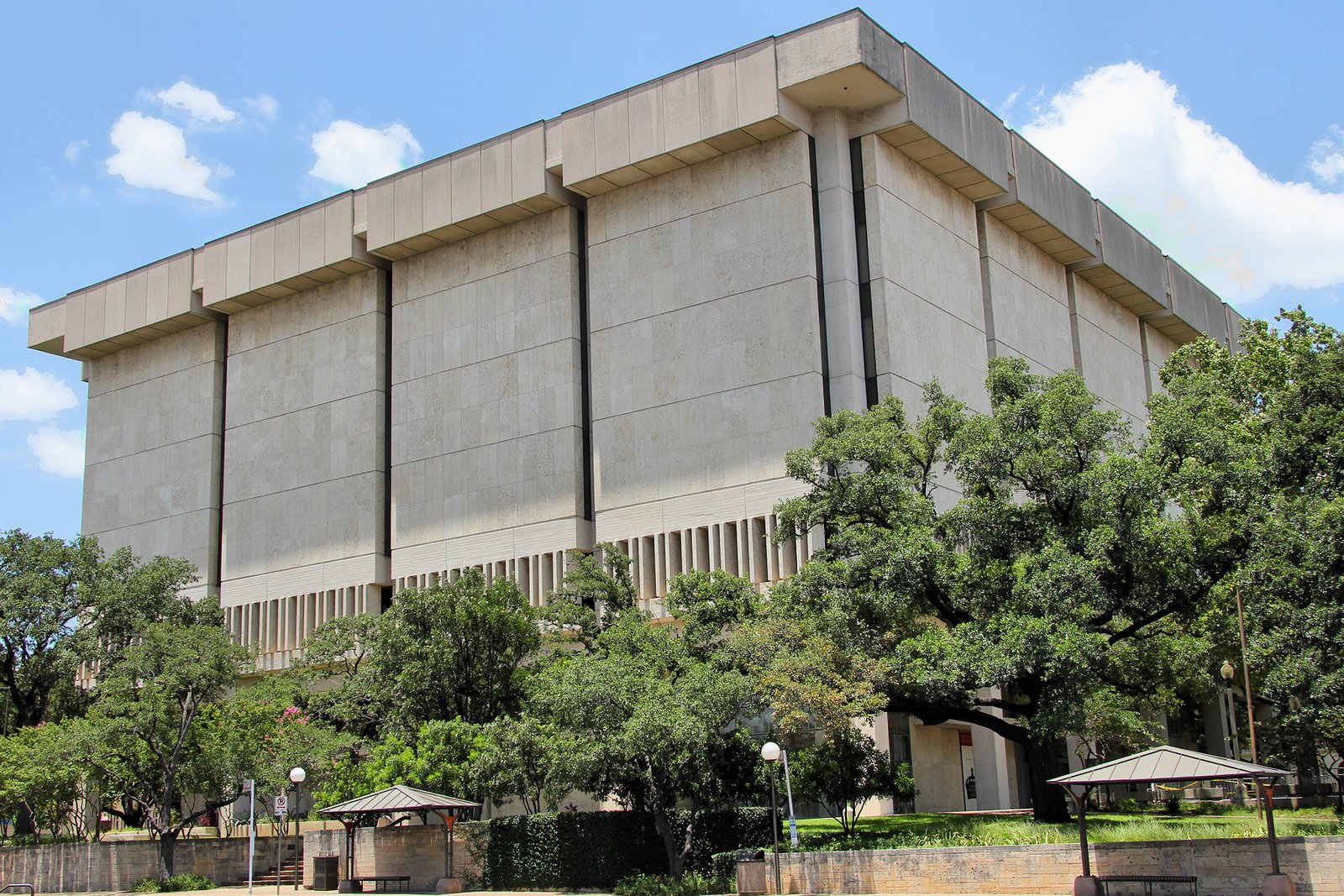The Harry Ransom Center: Texas’s Literary Powerhouse (image credits: wikimedia)