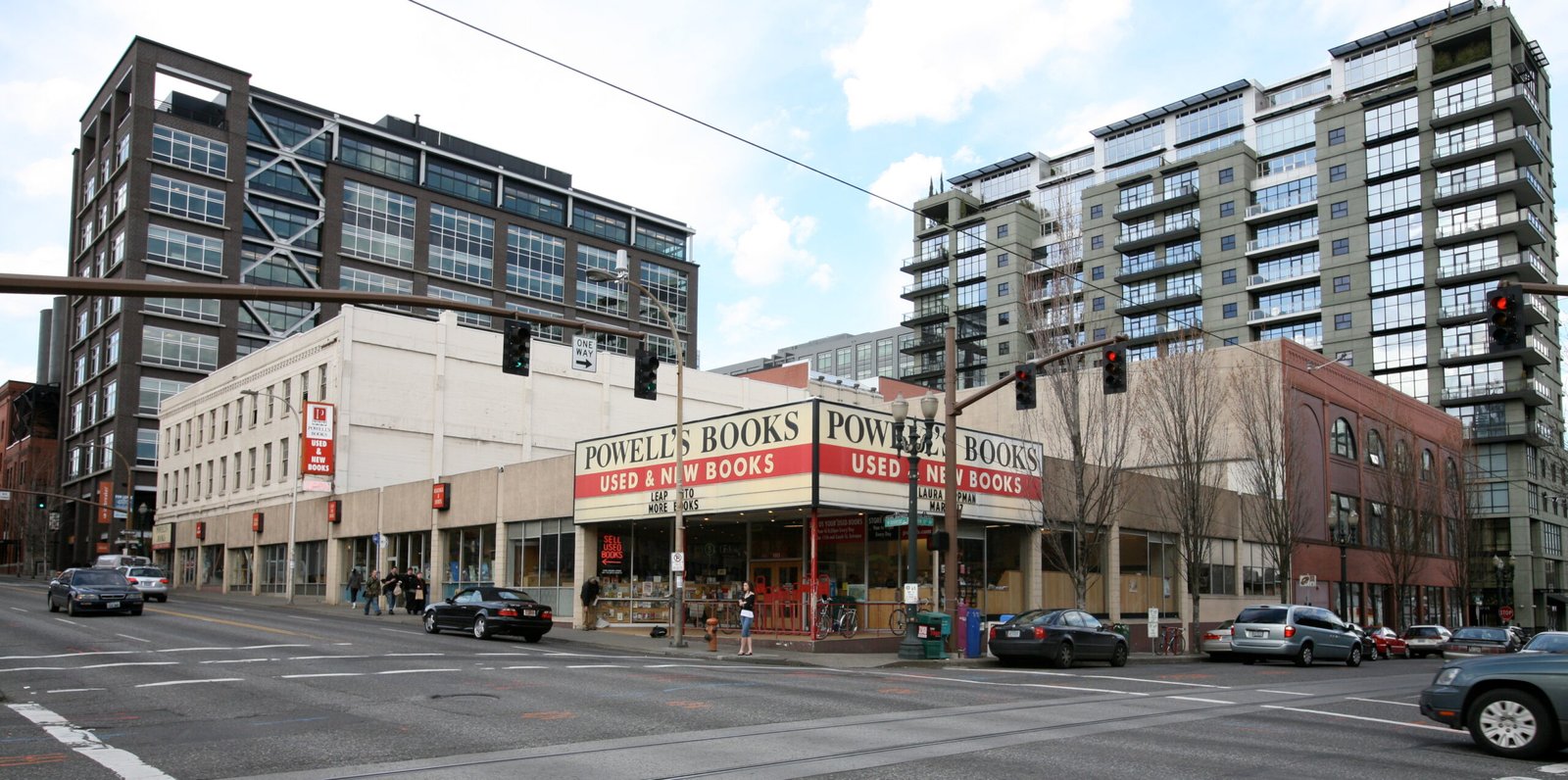 Powell’s City of Books, Portland (image credits: wikimedia)