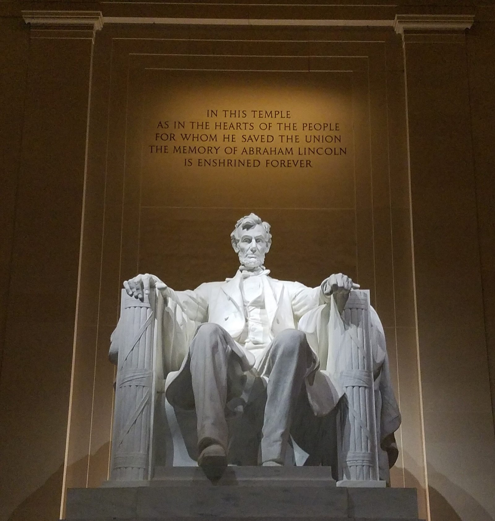 The Lincoln Memorial’s Hidden Hands (image credits: wikimedia)