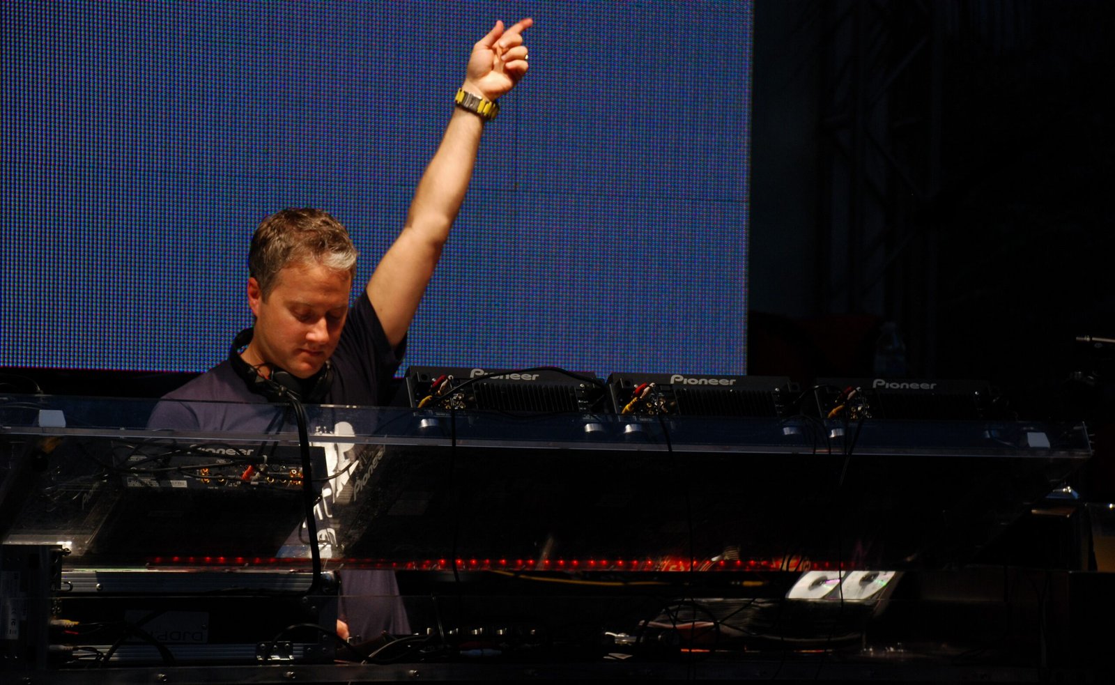 Electronic Music's Winter Warmth Paradox (image credits: wikimedia)