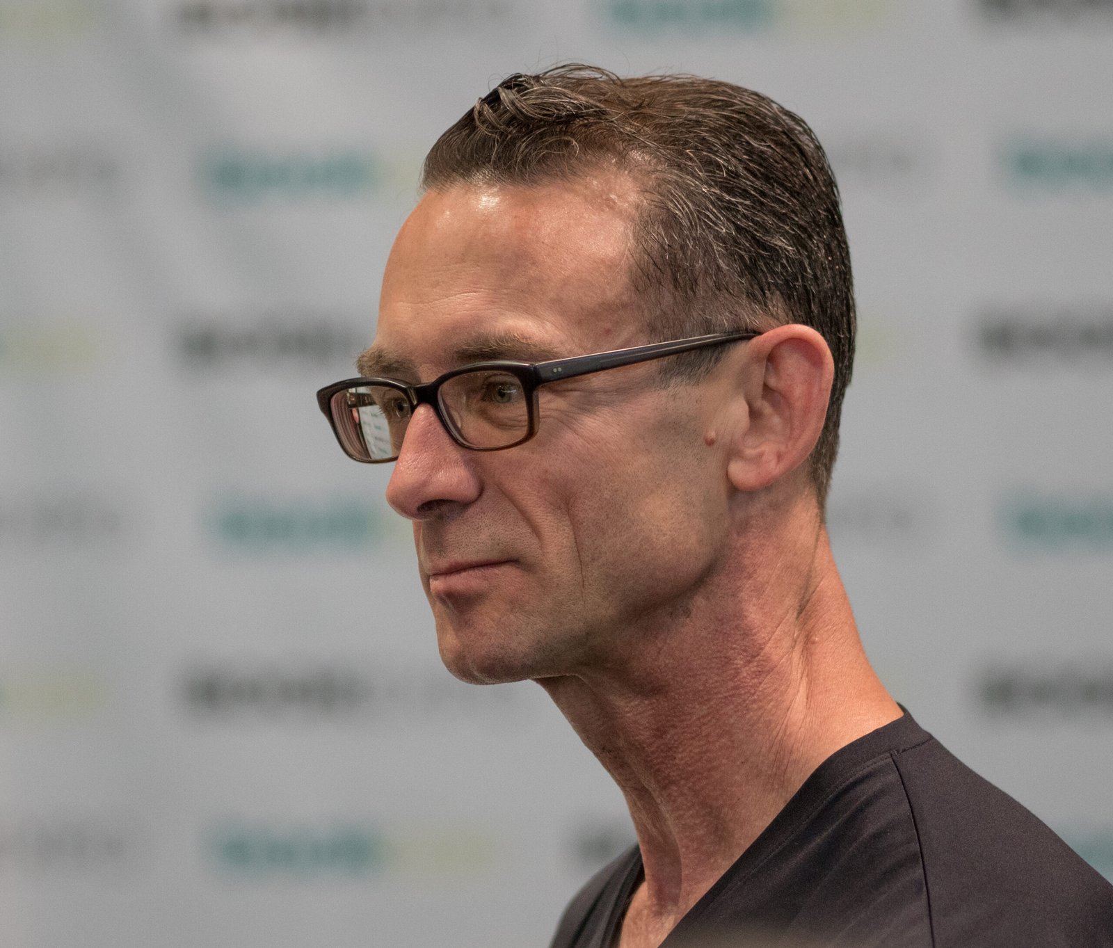 Invisible Monsters – Chuck Palahniuk (1999) (image credits: wikimedia)