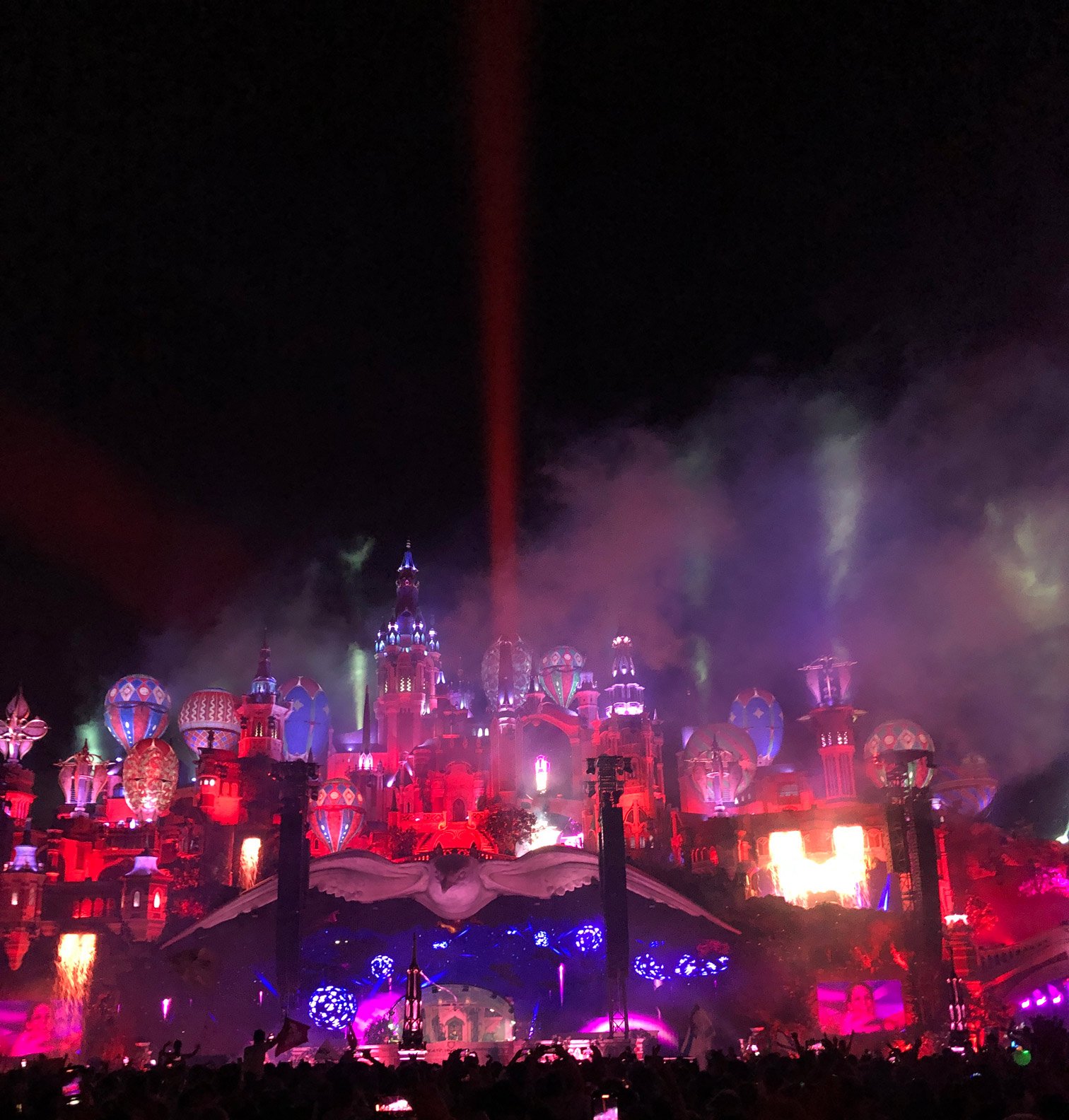 Where Do 400,000 People Create Pure Electronic Magic? (image credits: wikimedia)