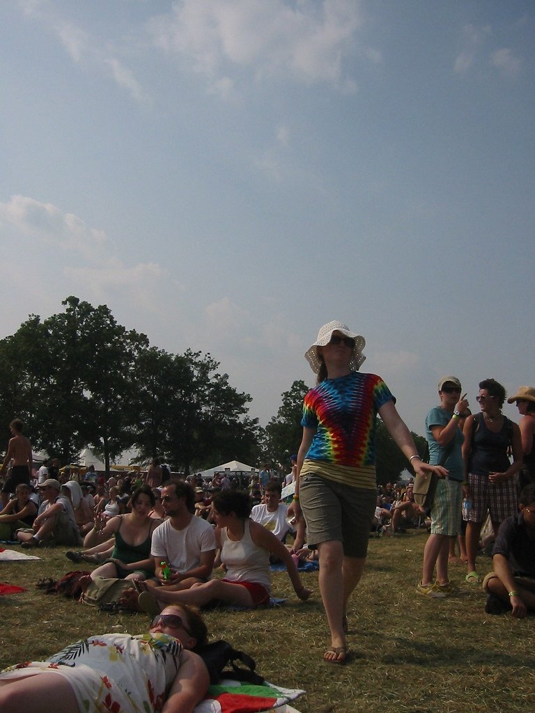 Which Festival Crowd Is Famous for Its Tie-Dye and Peace Signs? (image credits: flickr)