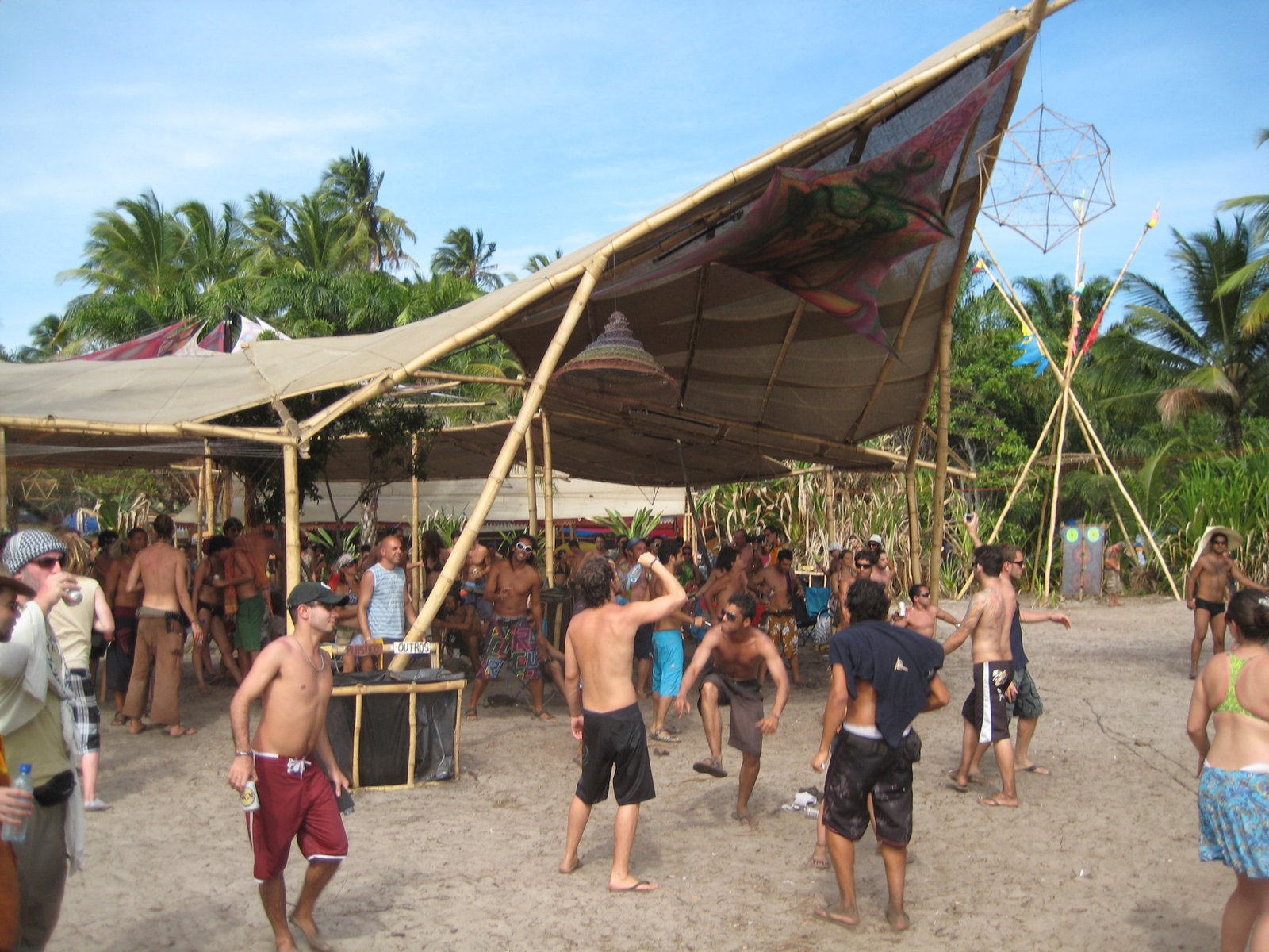 5. Thousands Dancing in a Brazilian Jungle—What’s the Vibe? (image credits: wikimedia)