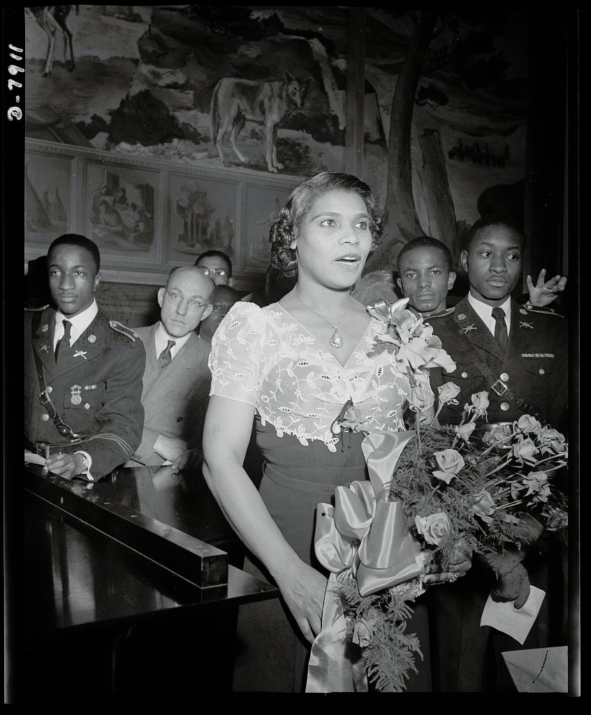 Marian Anderson: Breaking Barriers at the Lincoln Memorial (image credits: wikimedia)