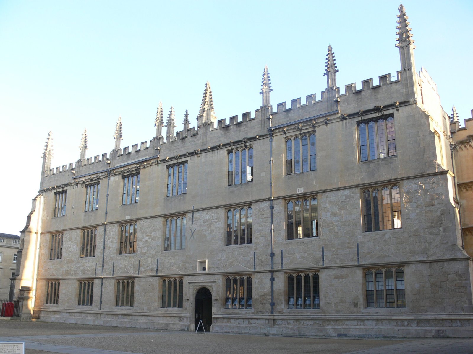 The Bodleian Library: Oxford’s Treasure Chest (image credits: wikimedia)