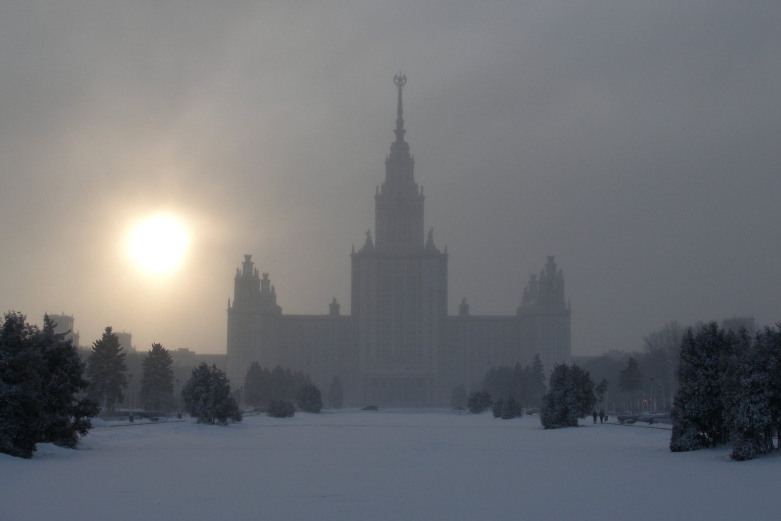 Moscow: Cold War Shadows and Dark Utopias (image credits: wikimedia)