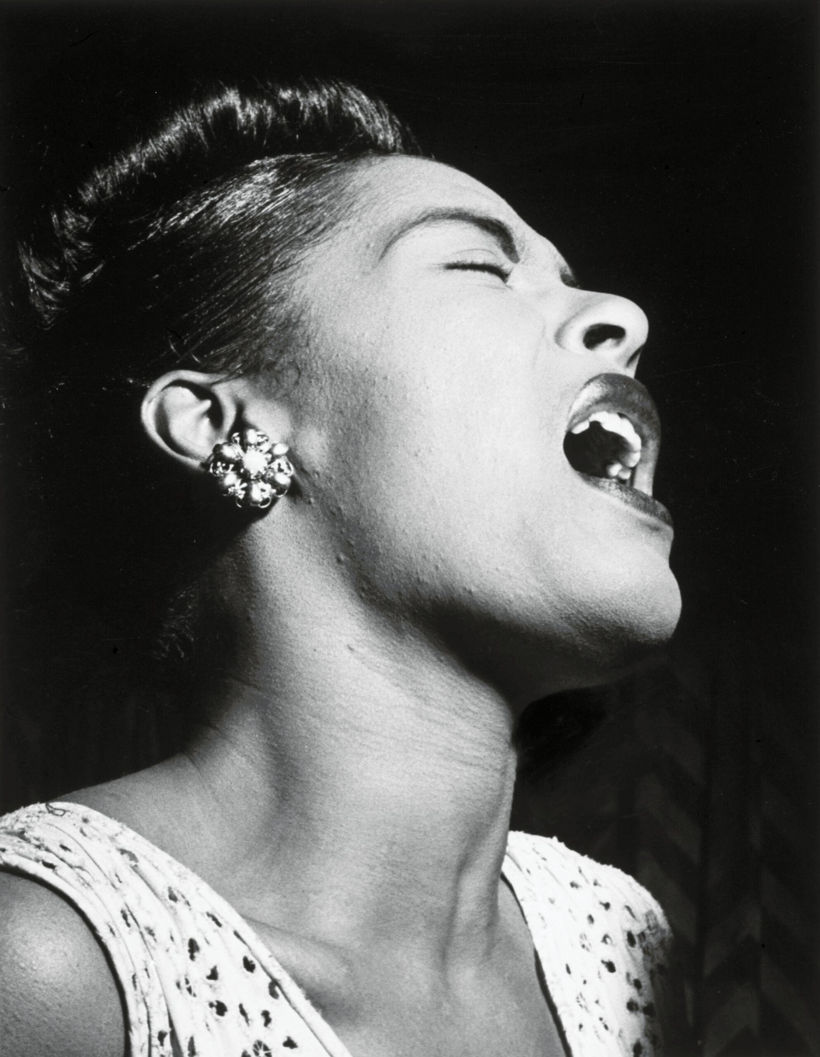 “Strange Fruit” by Billie Holiday – A Shocking Protest Against Lynching (image credits: wikimedia)