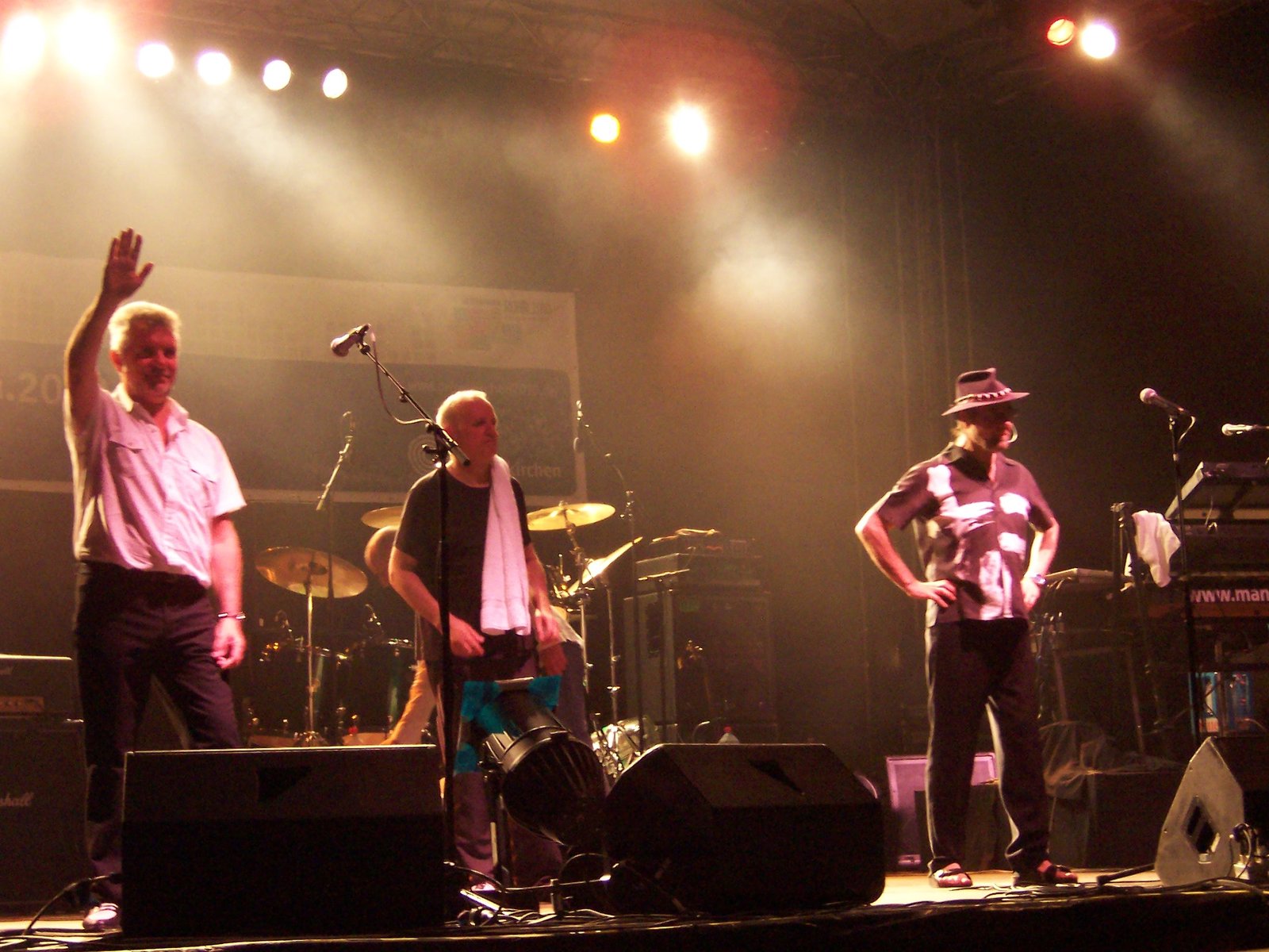 Blinded by the Light - Manfred Mann's Earth Band (1976) (image credits: wikimedia)