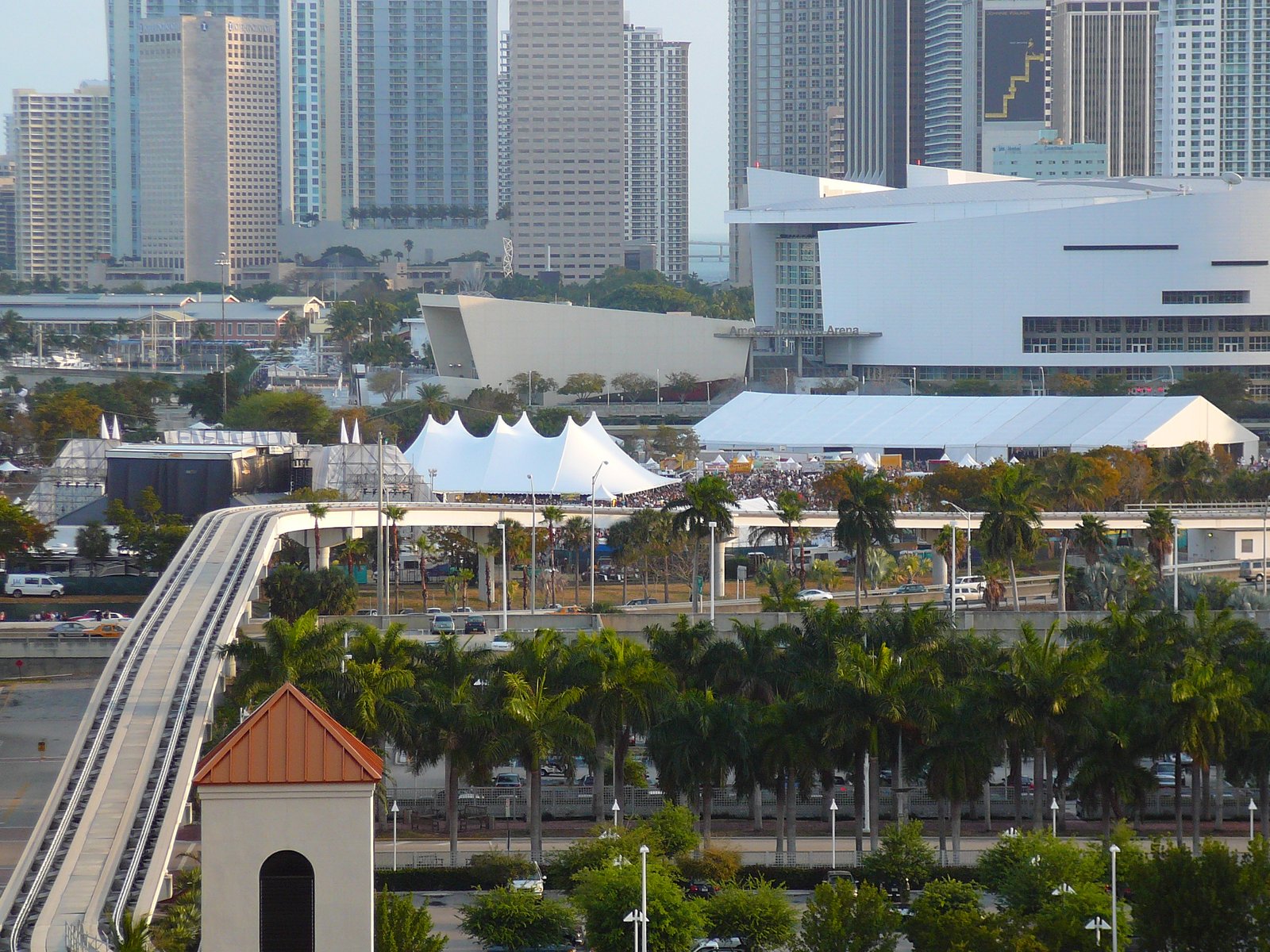 Miami's Electronic Paradise Electrifies the City (image credits: wikimedia)