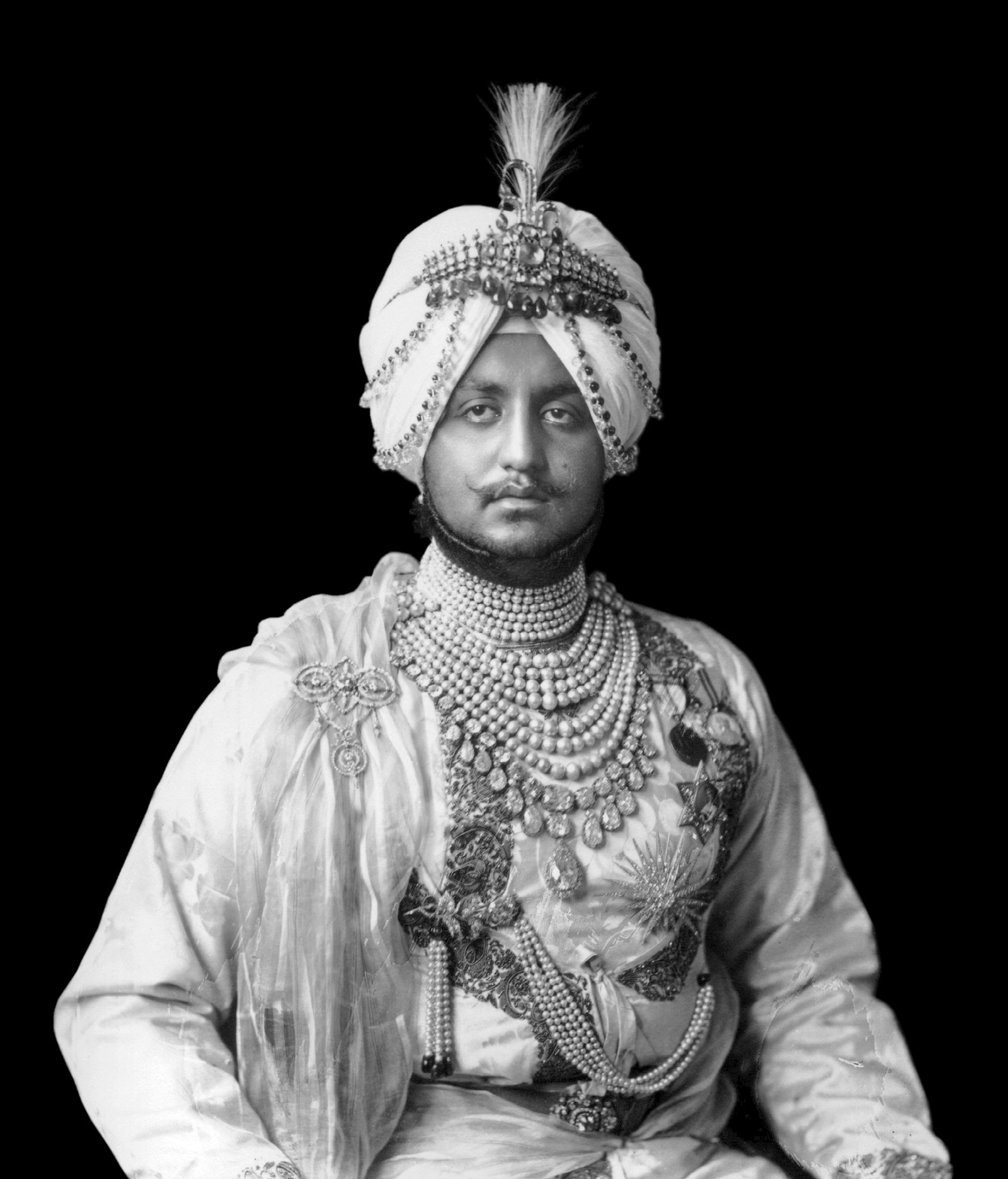 The Diamond Heist: The Mysterious Loss of the Patiala Necklace (image credits: wikimedia)