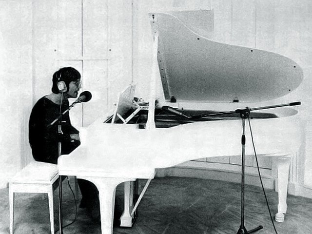 “Imagine” by John Lennon: Dreaming of a Different World (image credits: wikimedia)