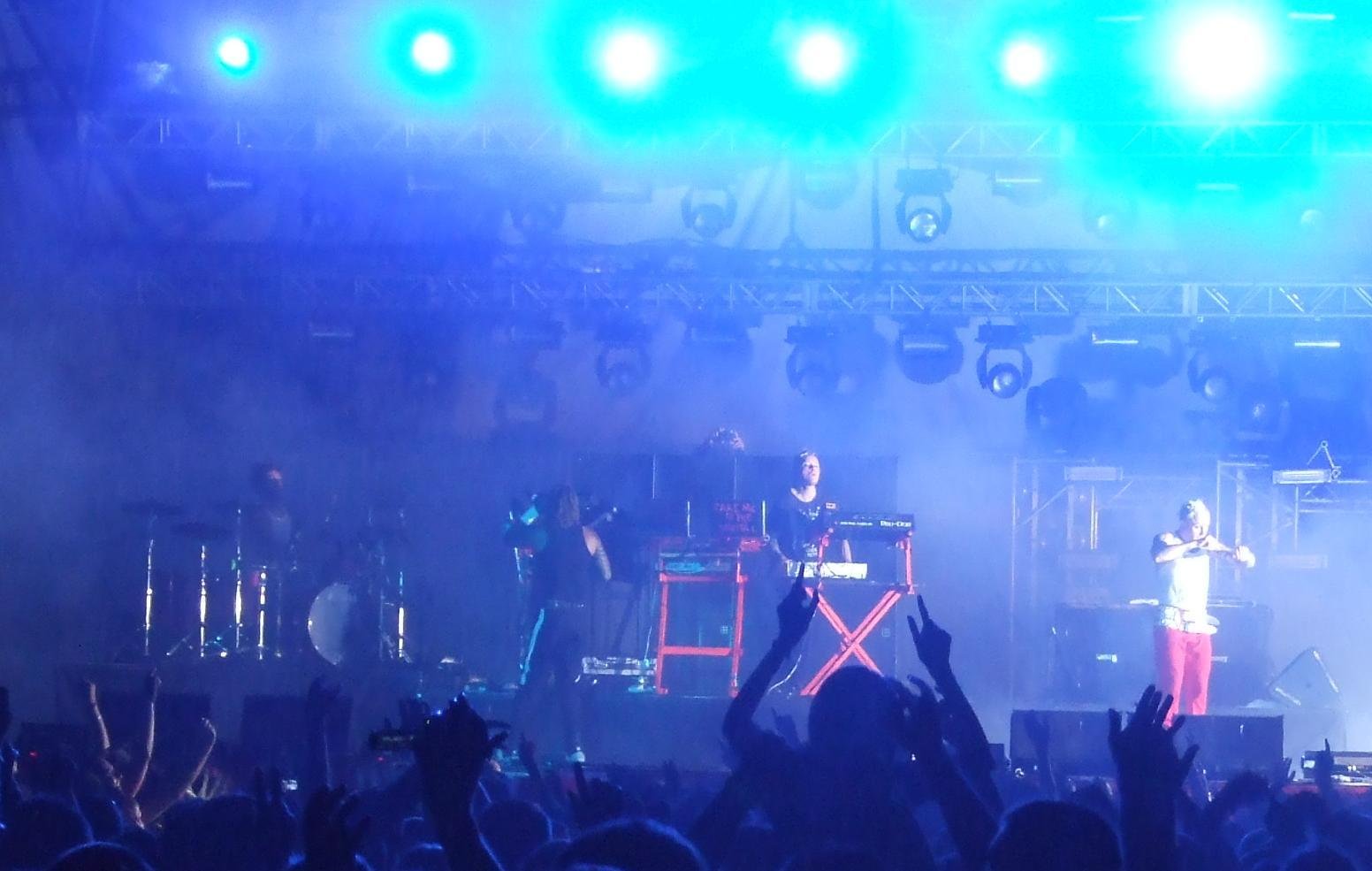 “Smack My B**** Up” by The Prodigy: Crossing the Line? (image credits: wikimedia)