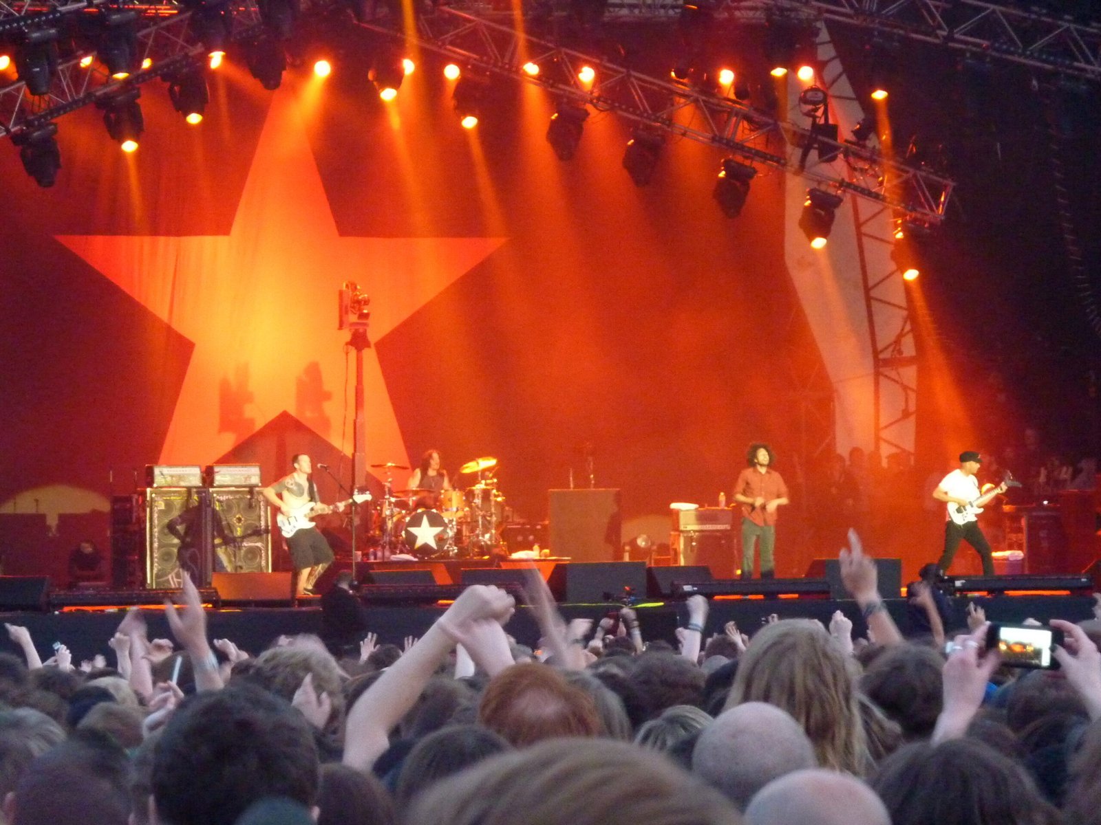 Rage Against the Machine – Rage Against the Machine: Politicizing the Mainstream (image credits: wikimedia)