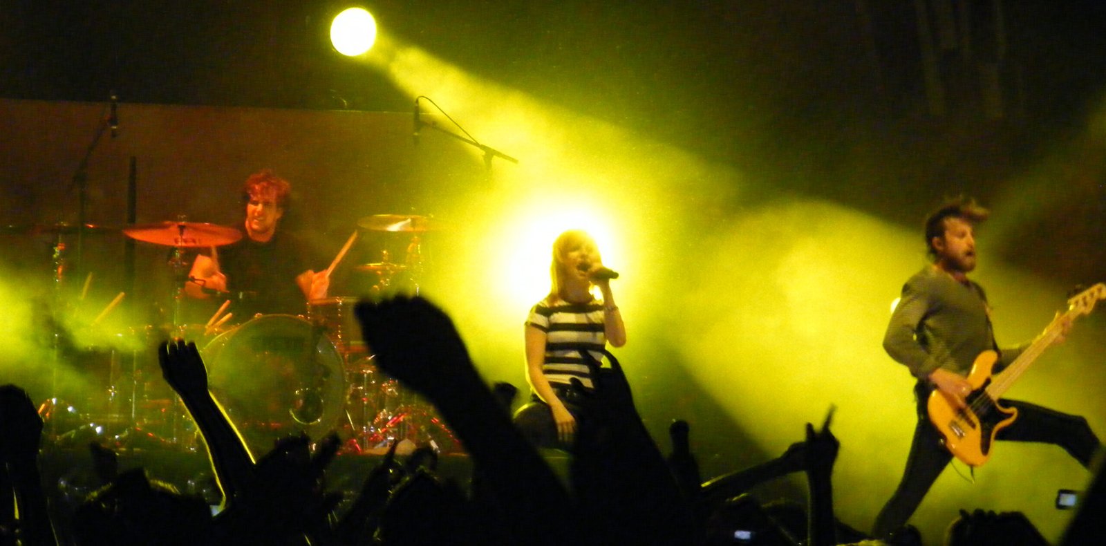 Paramore – Riot!: Pop-Punk’s Modern Manifesto (image credits: wikimedia)