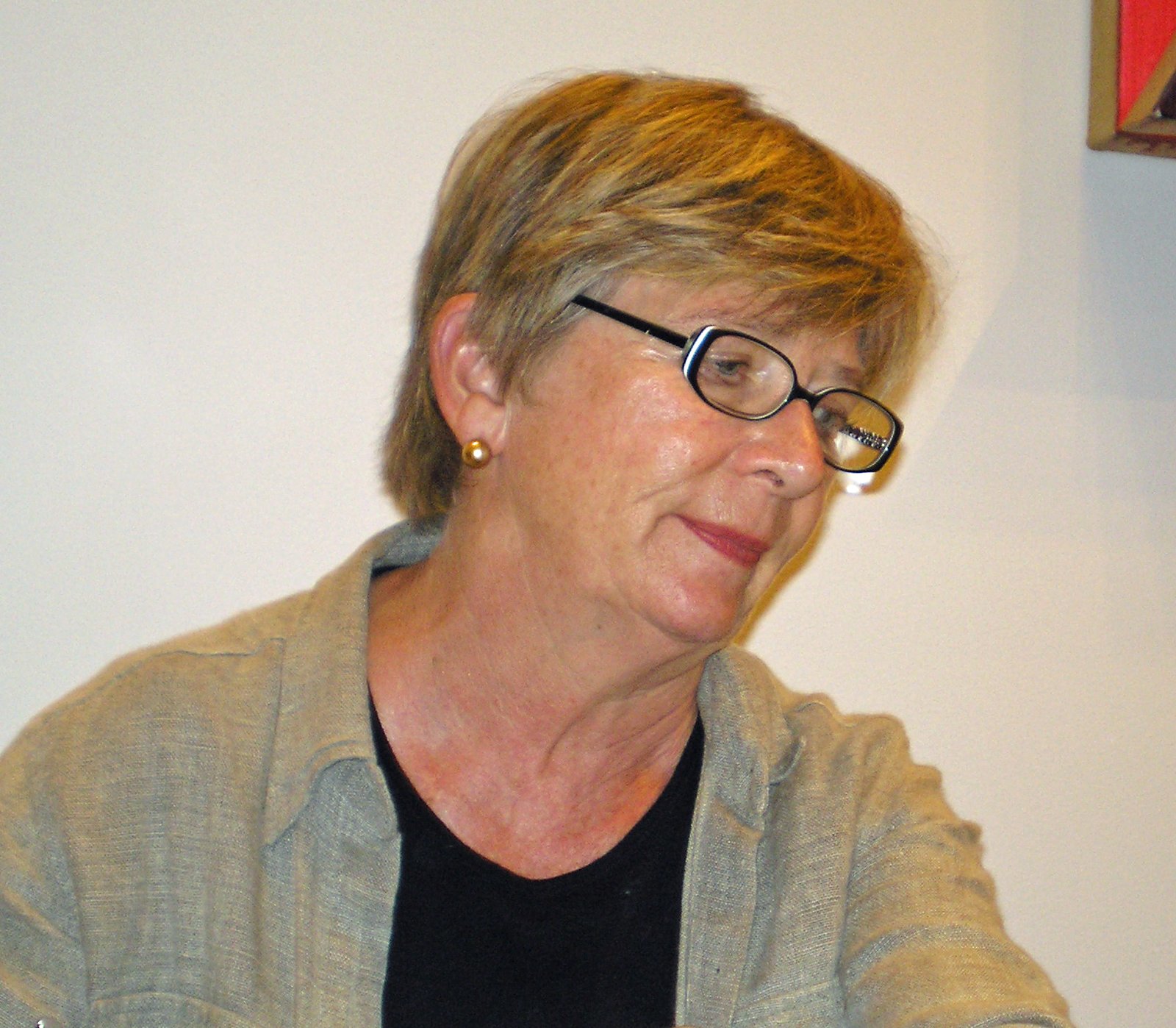 Barbara Ehrenreich – Nickel and Dimed's Working Poor Reality (image credits: wikimedia)