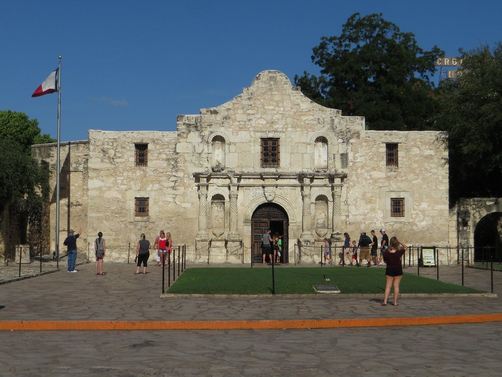 The Alamo's Unlikely Second Life as a Grocery Store (image credits: flickr)