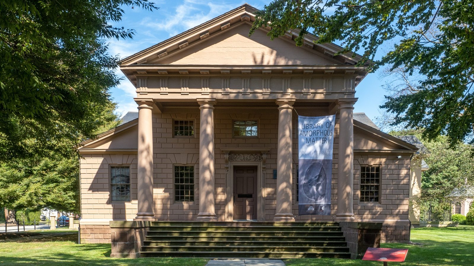 Redwood Library's Lost Treasures and British Occupation (image credits: wikimedia)