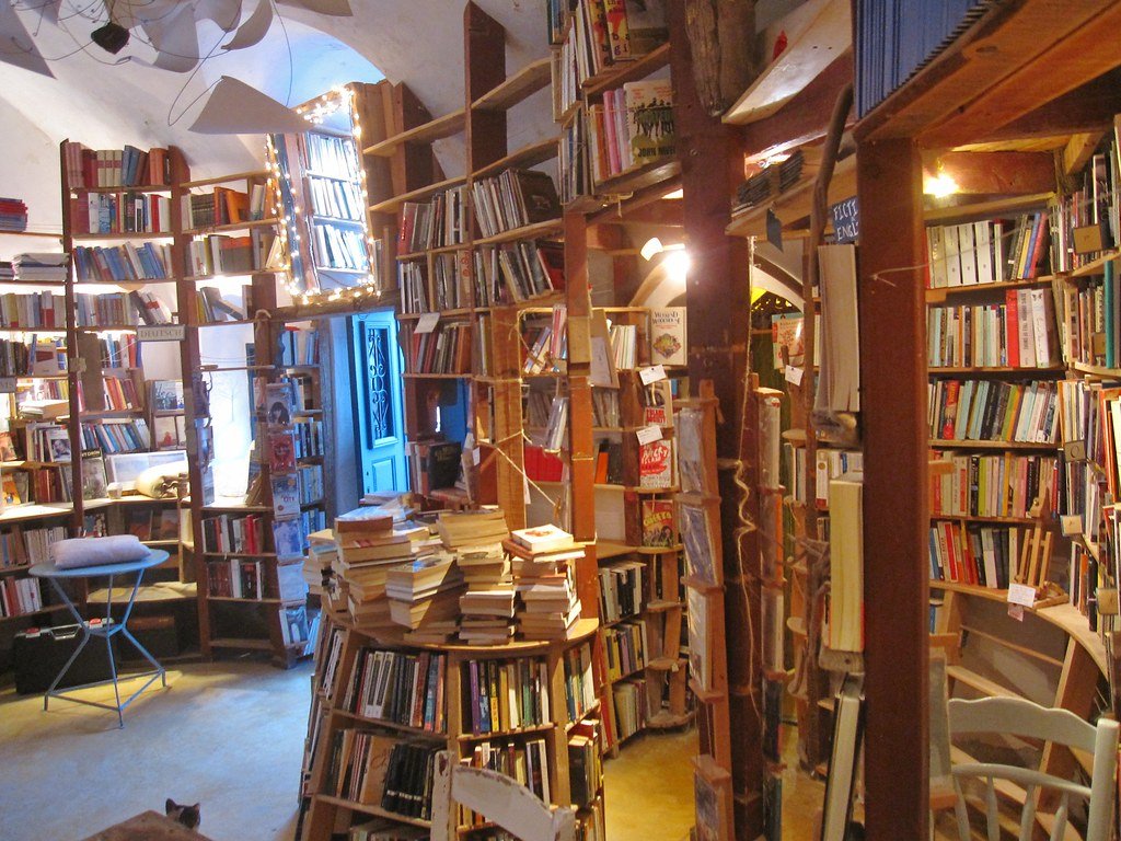 Atlantis Books - Los Angeles' Bohemian Literary Retreat (image credits: flickr)