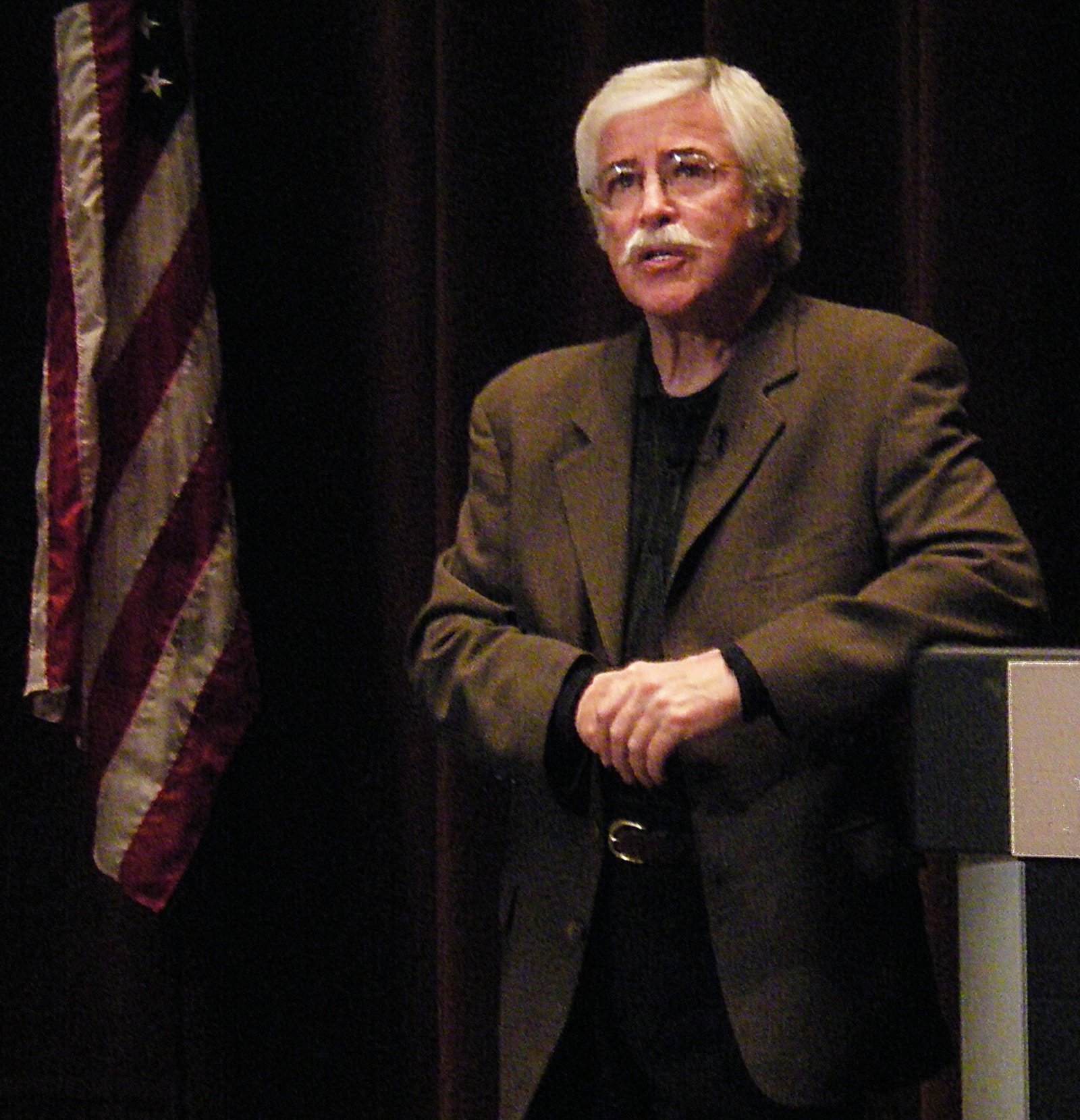 “Blue Highways” by William Least Heat-Moon: Rediscovering Small-Town America (image credits: wikimedia)