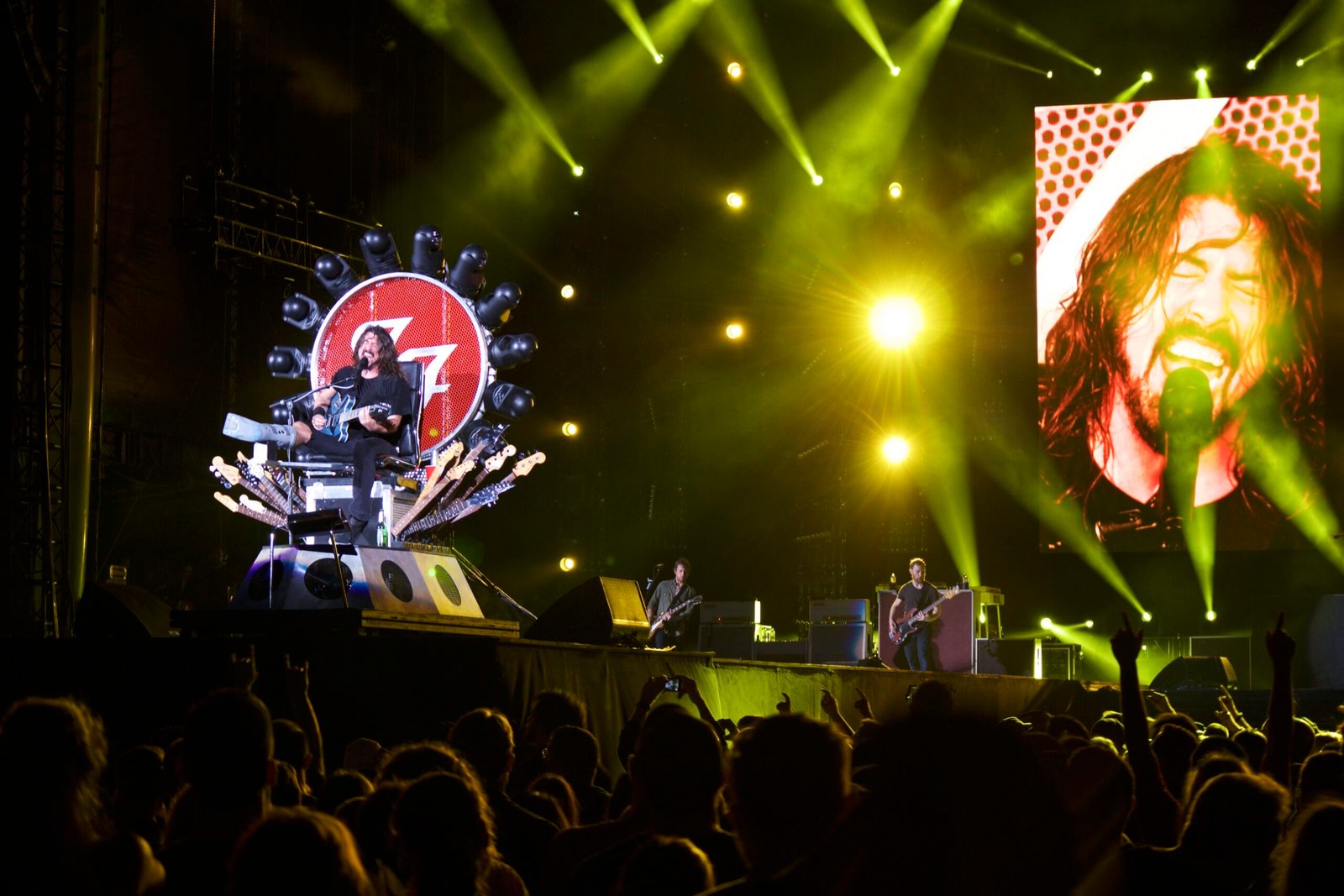 Foo Fighters: Rising from Nirvana’s Ashes (image credits: wikimedia)