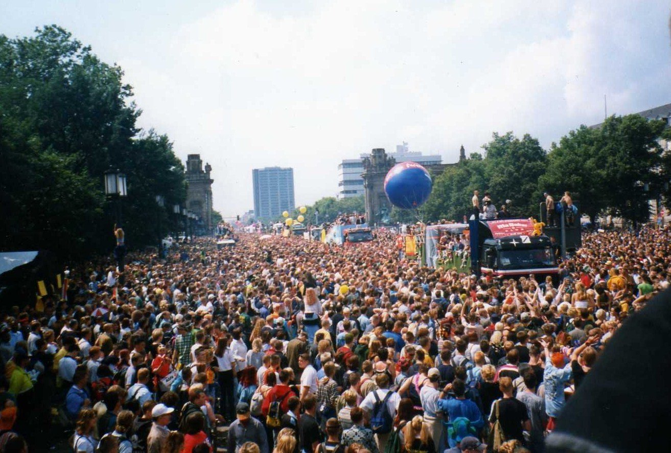 Love Parade Berlin - From Unity Symbol to Deadly Tragedy (image credits: wikimedia)