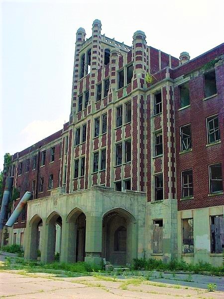 Waverly Hills Sanatorium – Kentucky's Death Tunnel of Despair (image credits: wikimedia)