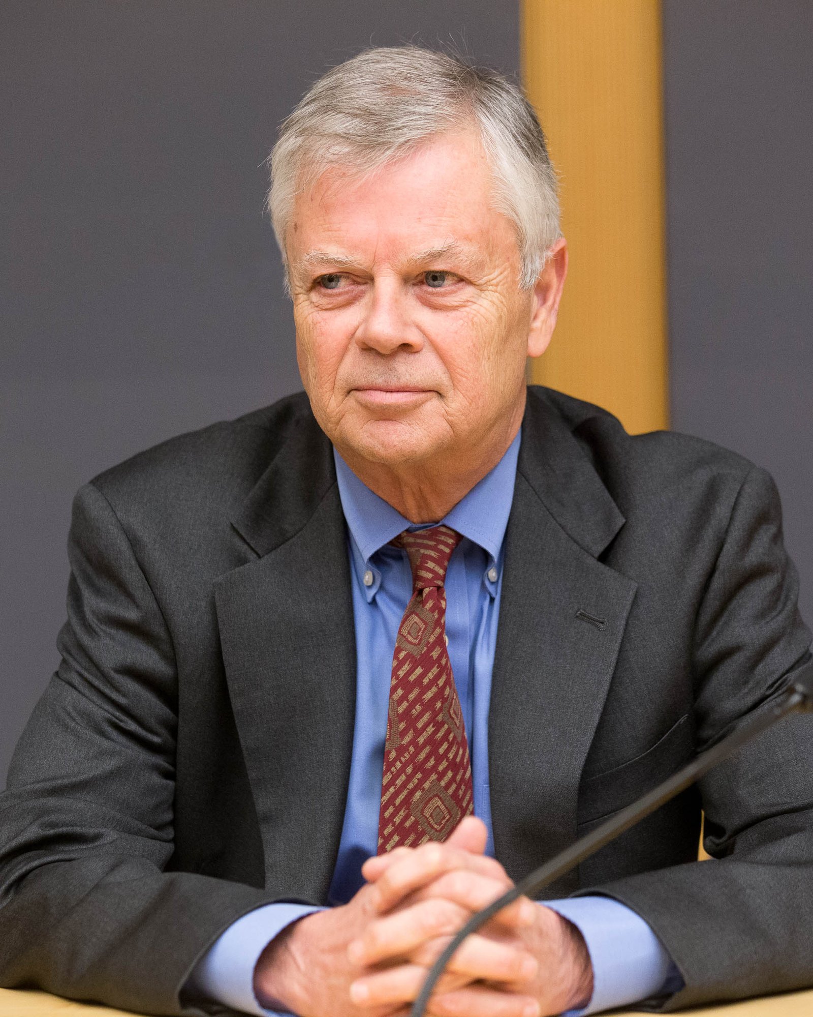 Overthrow: America’s Century of Regime Change from Hawaii to Iraq by Stephen Kinzer (image credits: wikimedia)