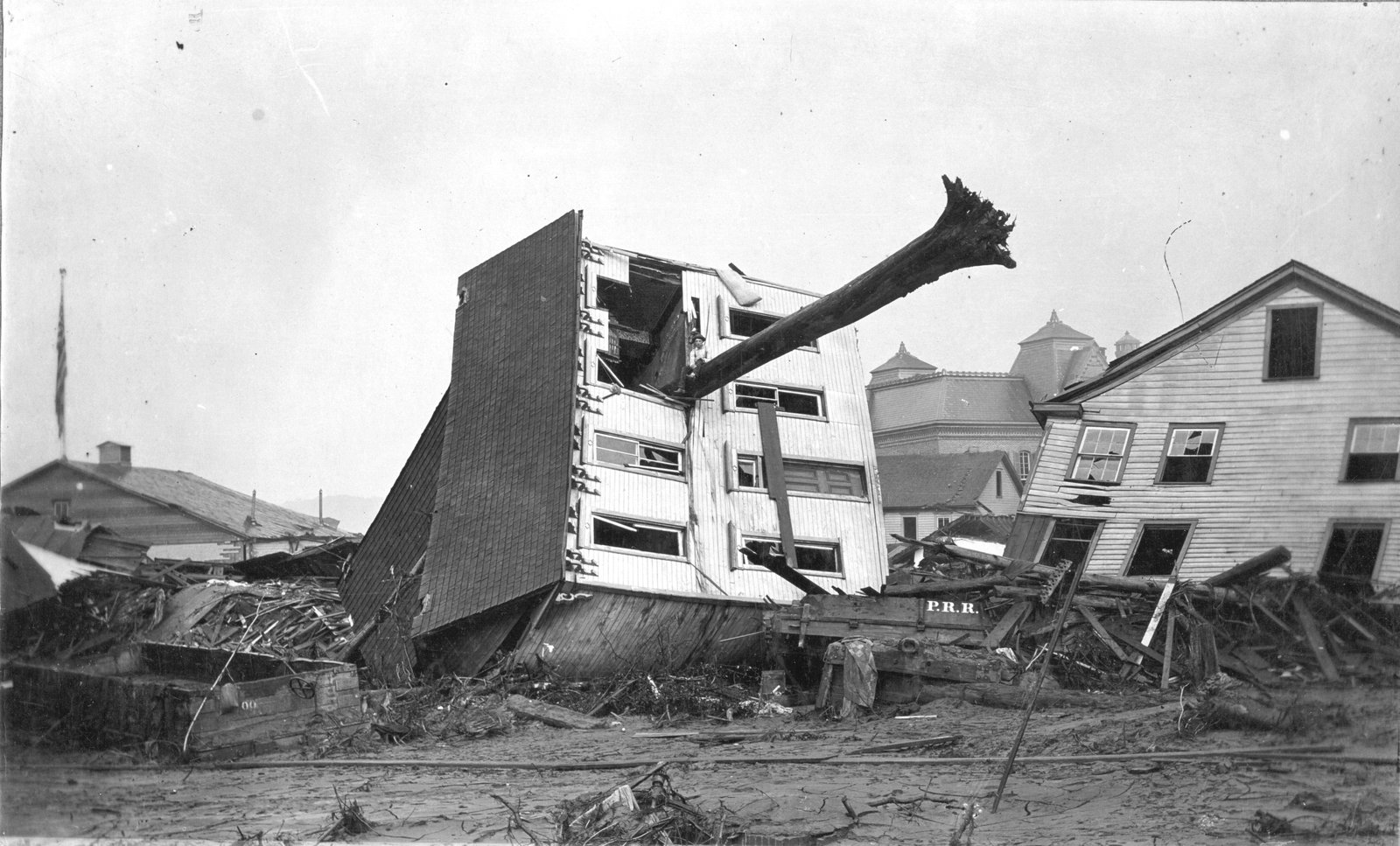 The Johnstown Flood and The Johnstown Flood by David McCullough (image credits: wikimedia)