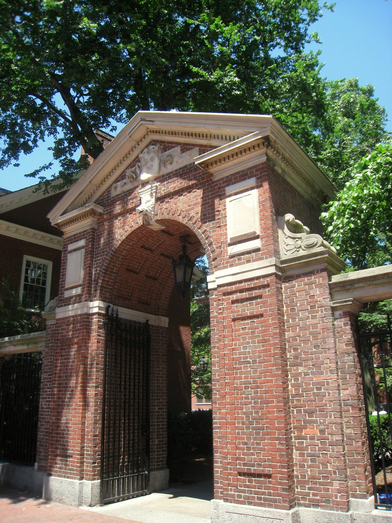 Porcellian Club at Harvard University (image credits: wikimedia)