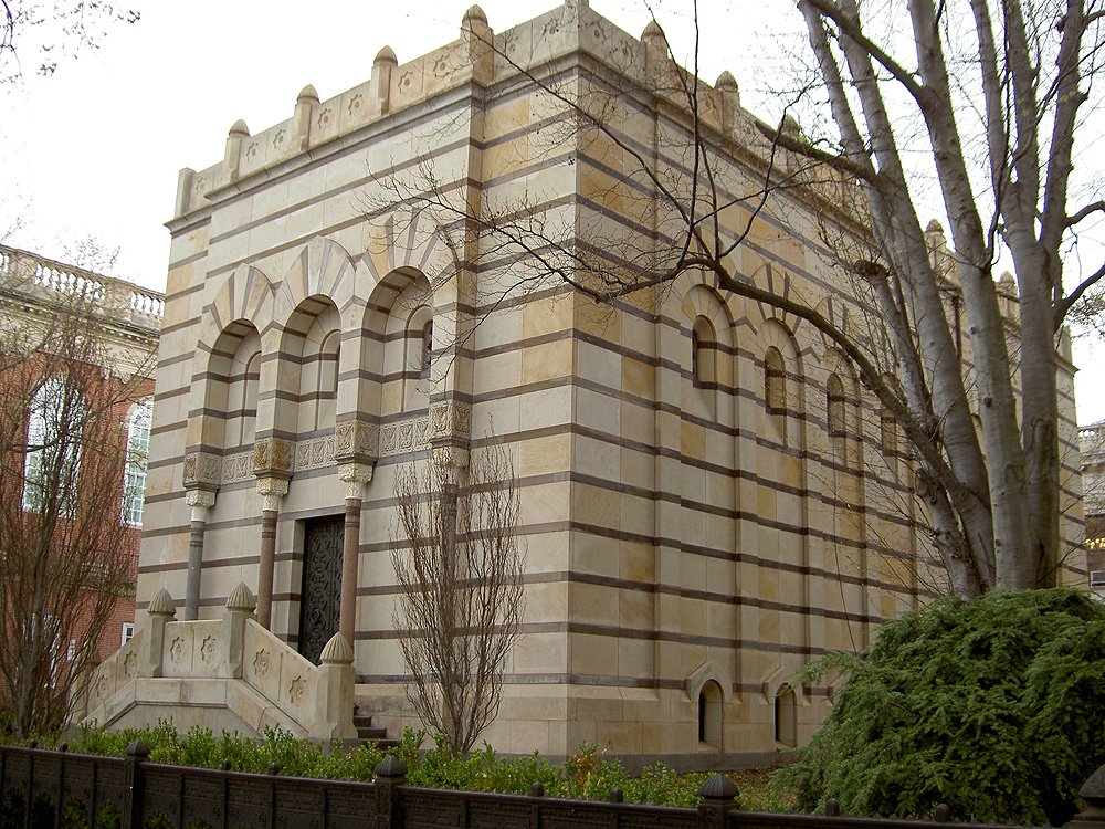 Scroll and Key at Yale University (image credits: wikimedia)
