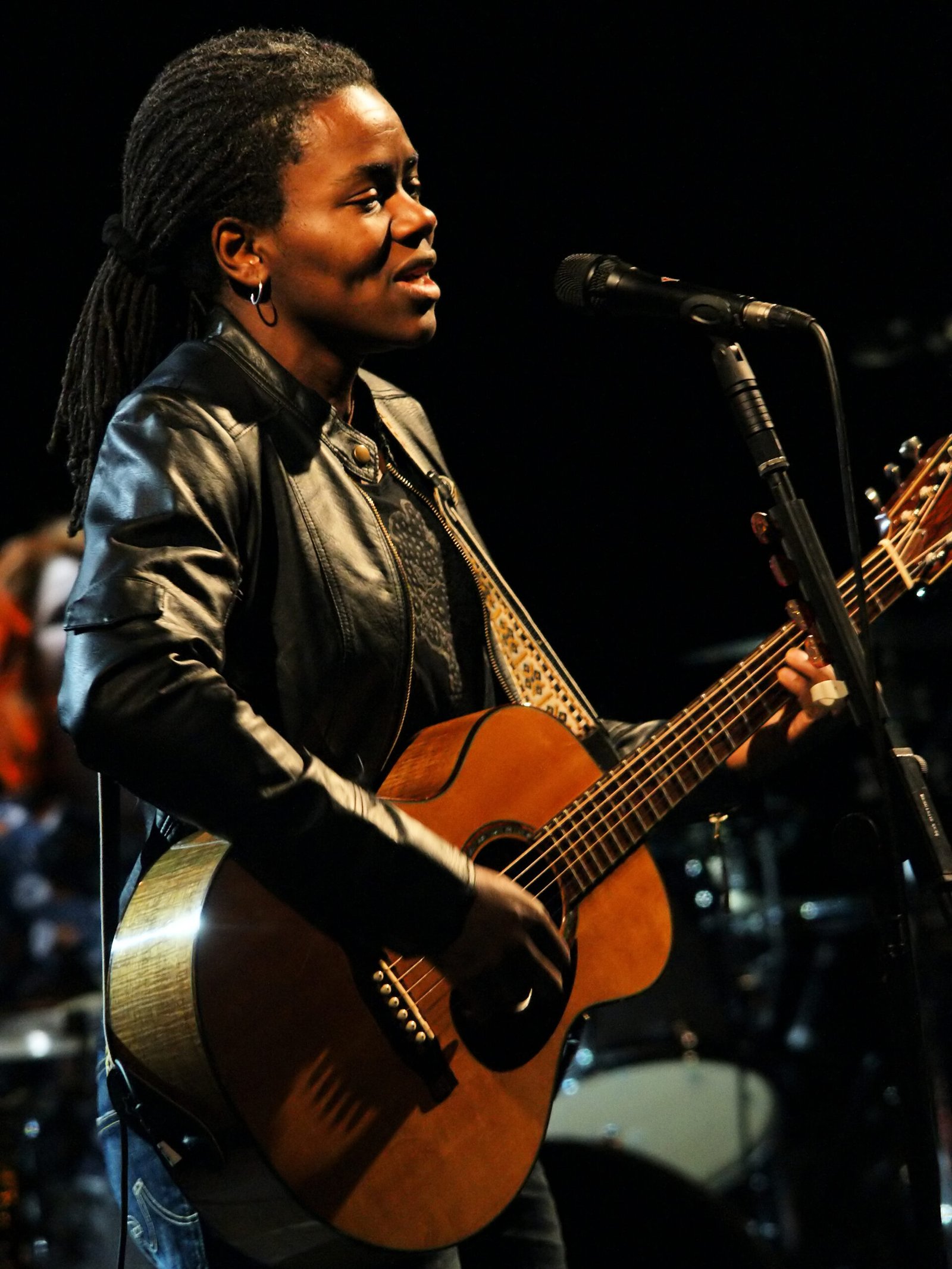 Tracy Chapman – Tracy Chapman (1988) (image credits: wikimedia)