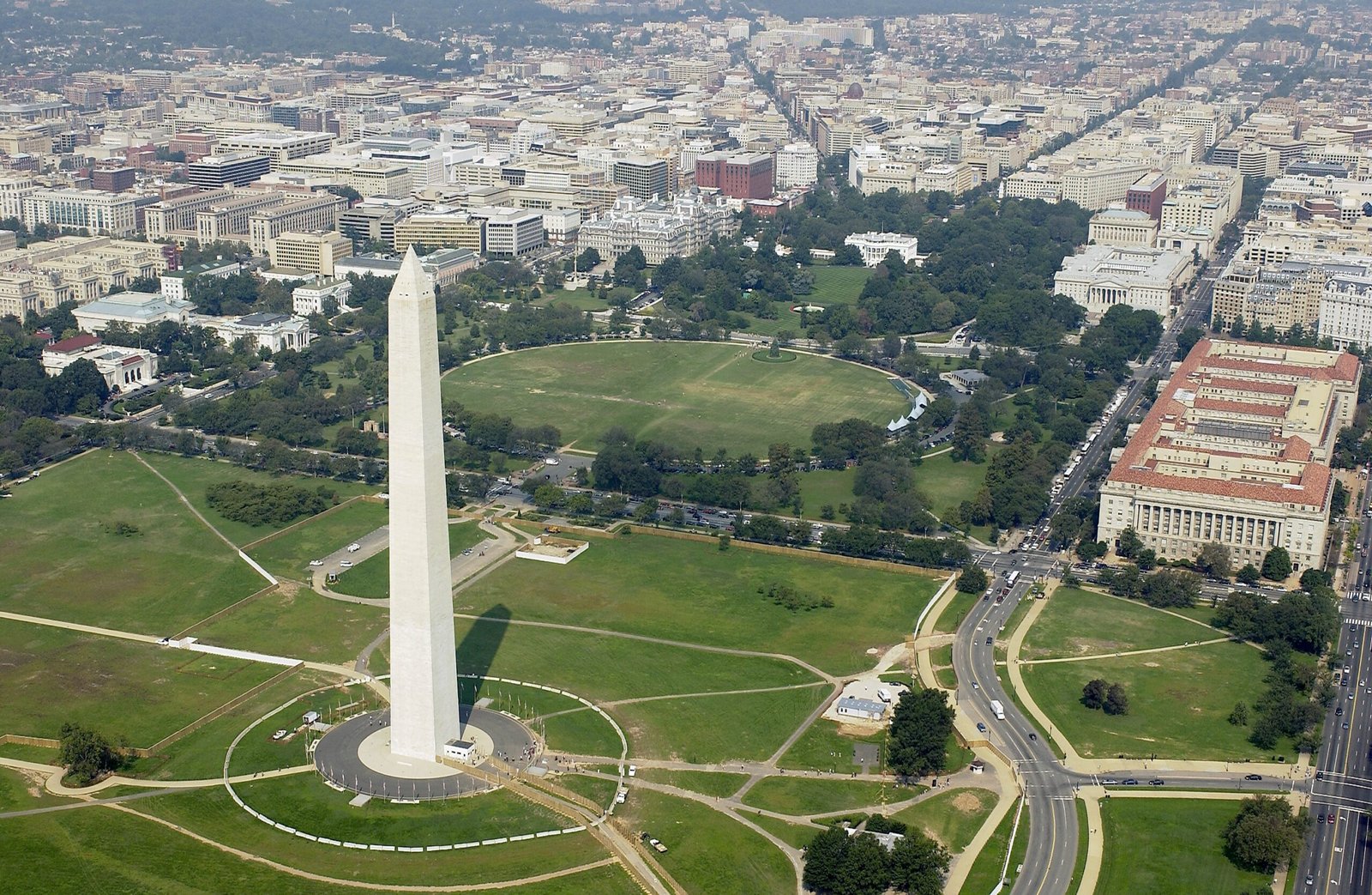 Washington Monument: Obelisk With a Secret (image credits: wikimedia)