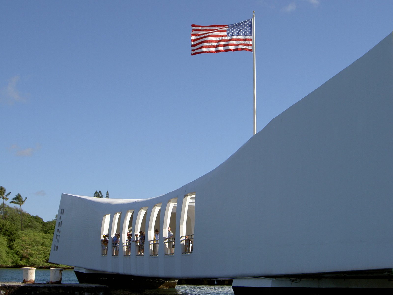 USS Arizona Memorial: Sunken Symbolism (image credits: wikimedia)
