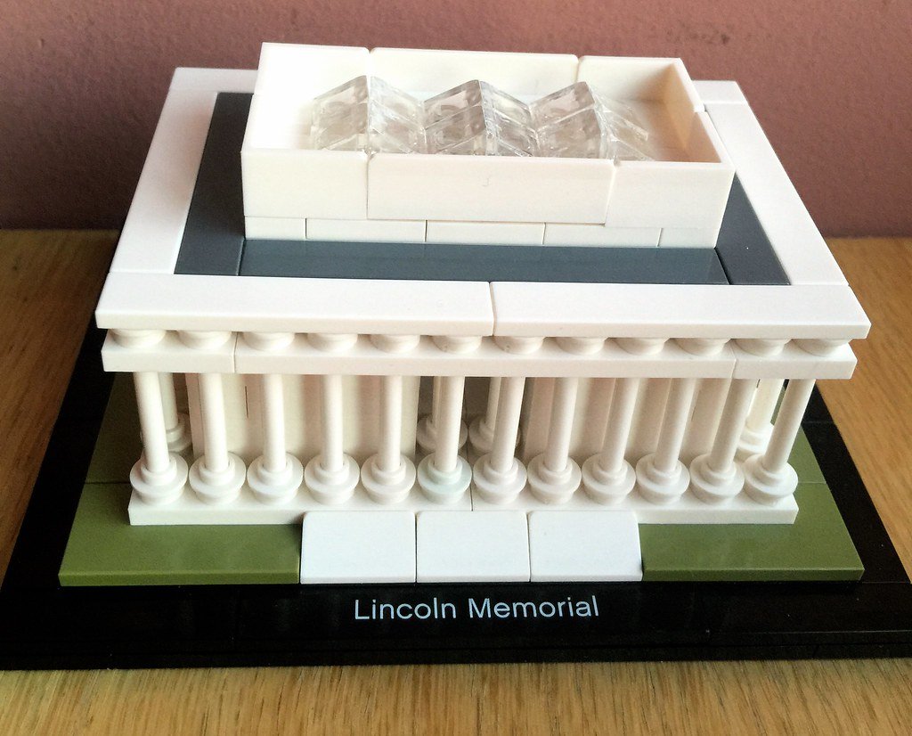 The Lincoln Memorial's Permanent Typo (image credits: flickr)