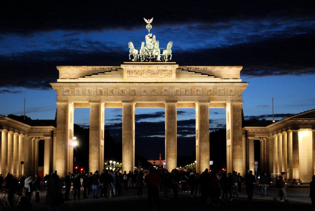 The Brandenburg Gate's Stolen Statue (image credits: flickr)