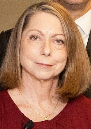 Jill Abramson: Trailblazer in Newsroom Leadership (image credits: wikimedia)
